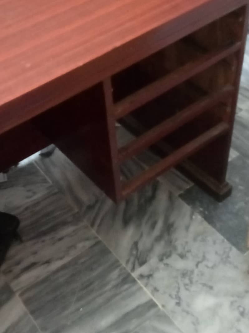 Second hand table hai 2