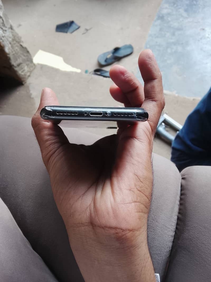 Apple iPhone X 3