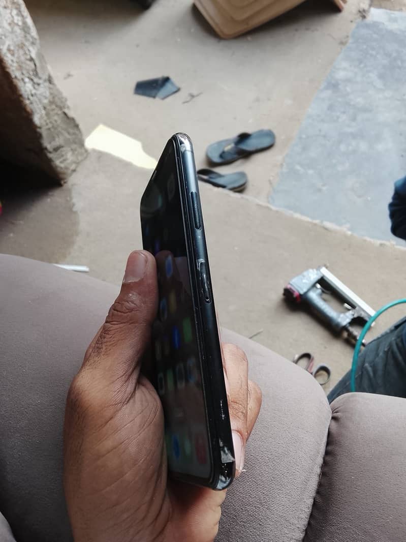 Apple iPhone X 4