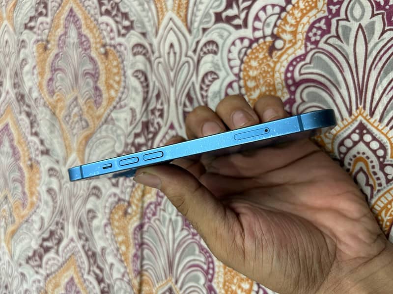 Apple iPhone 13 2