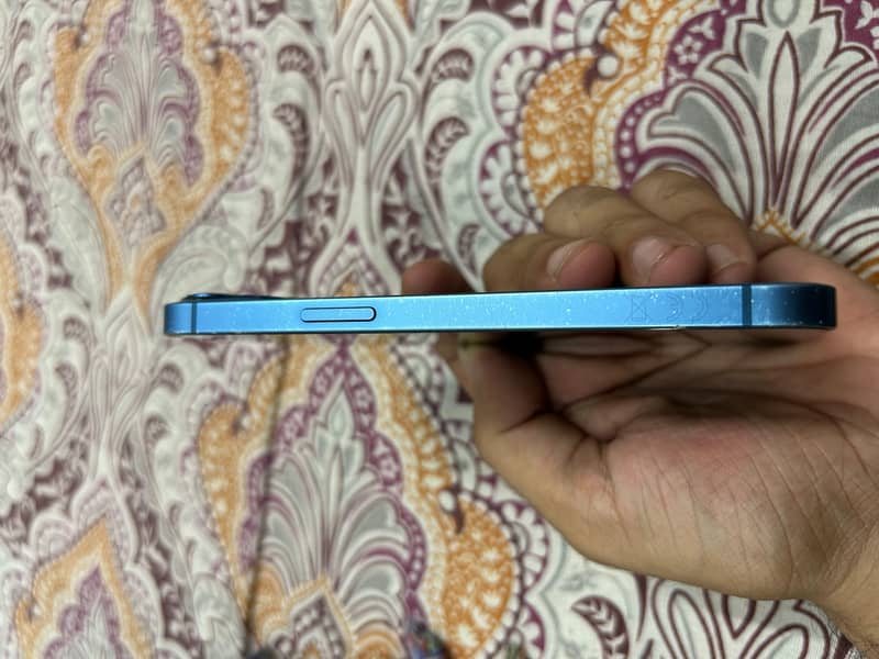 Apple iPhone 13 4