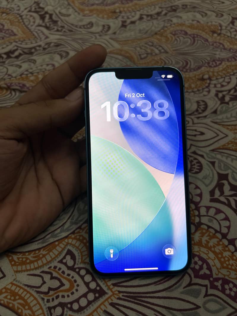 Apple iPhone 13 8