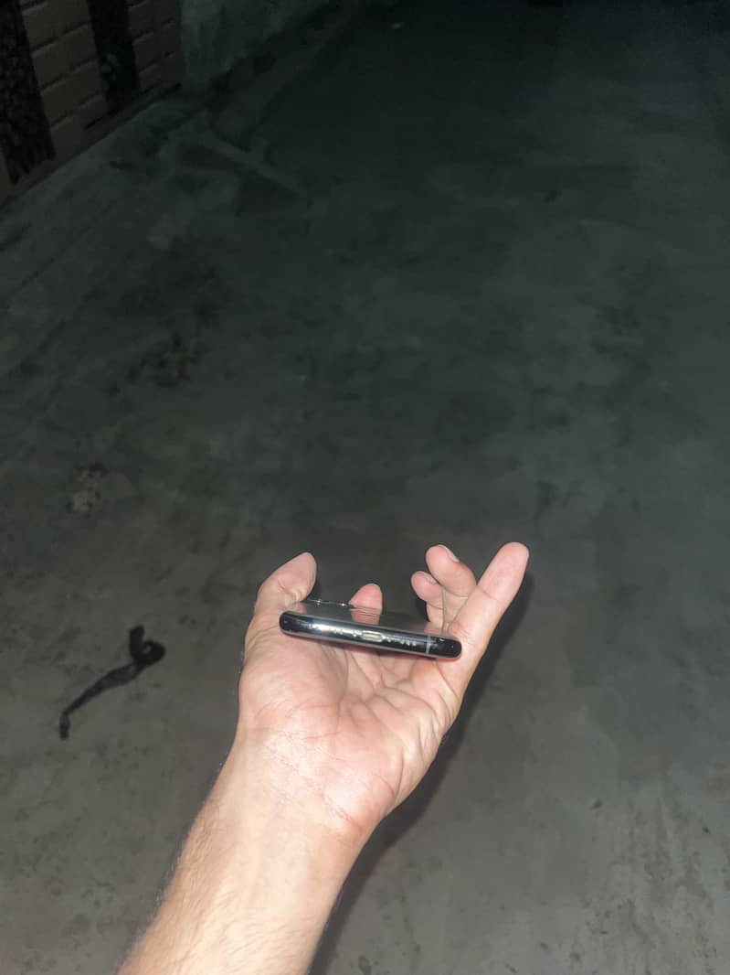 Apple iPhone 11 Pro 1