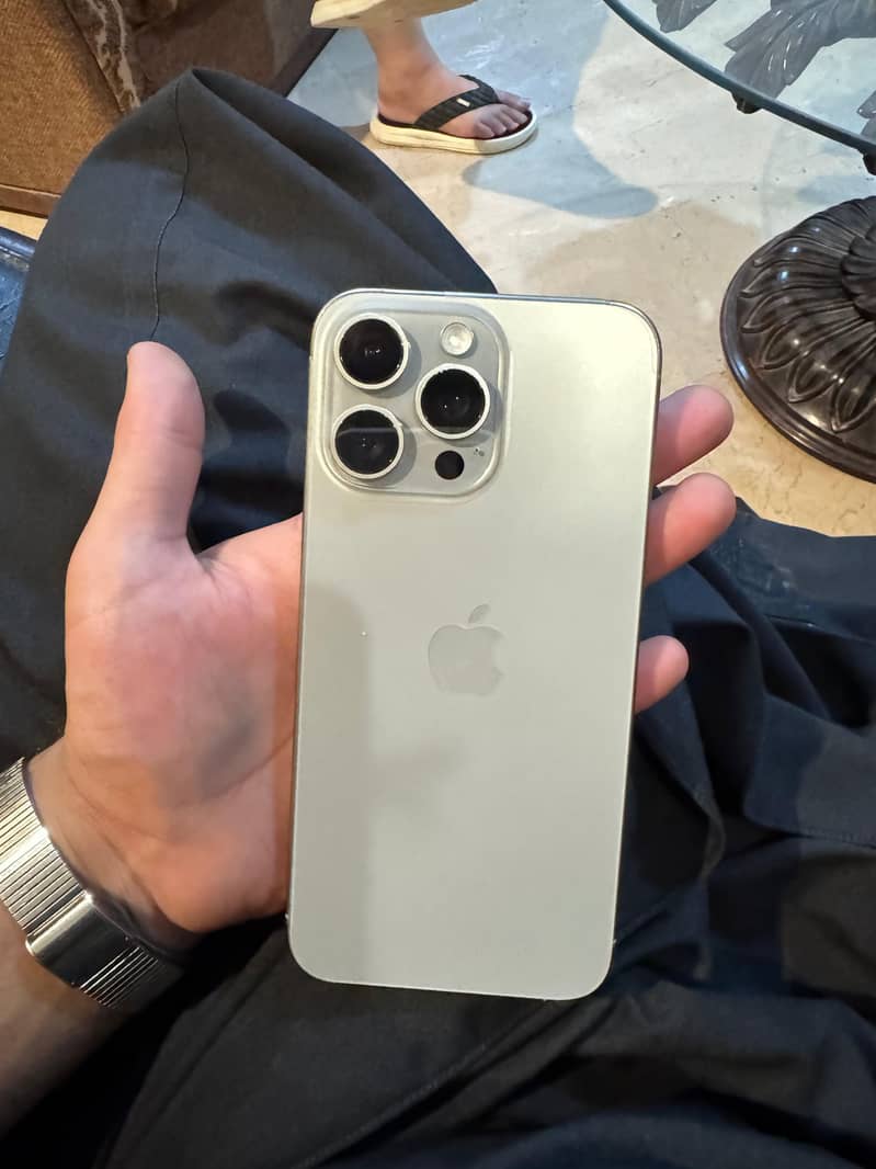 Apple iPhone 15 Pro Max 0