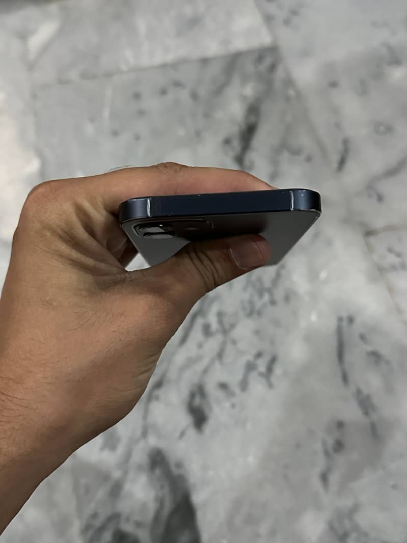 Apple iPhone 12 1