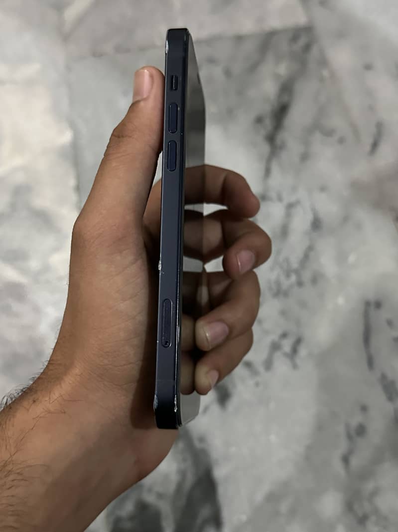 Apple iPhone 12 2