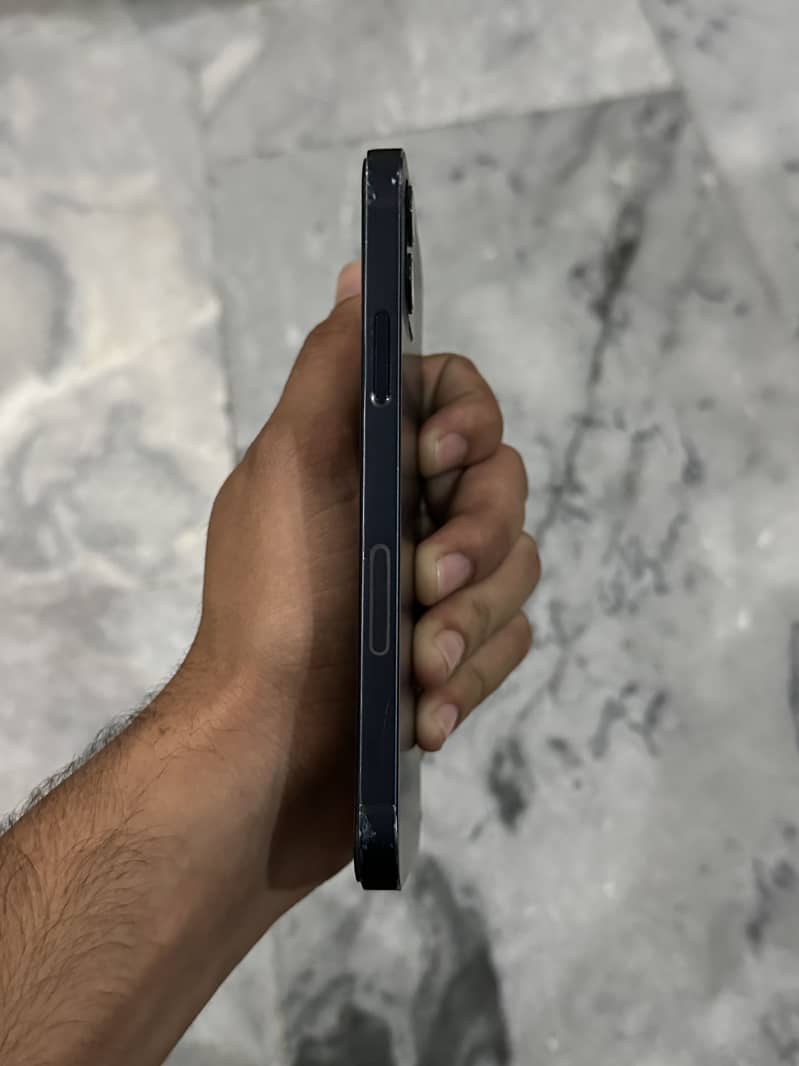 Apple iPhone 12 3
