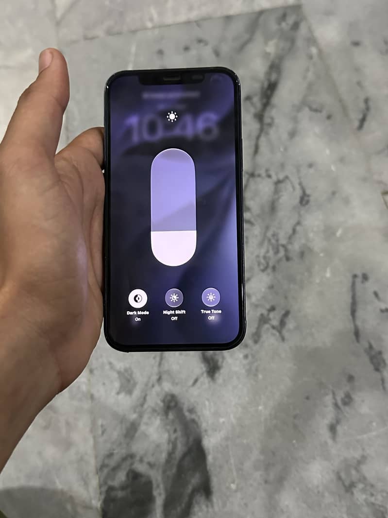 Apple iPhone 12 4