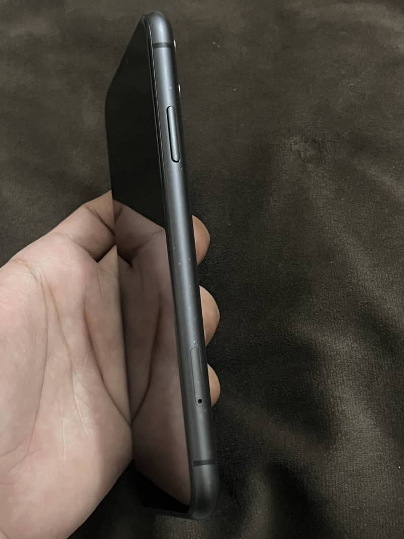 Apple iPhone 11 4