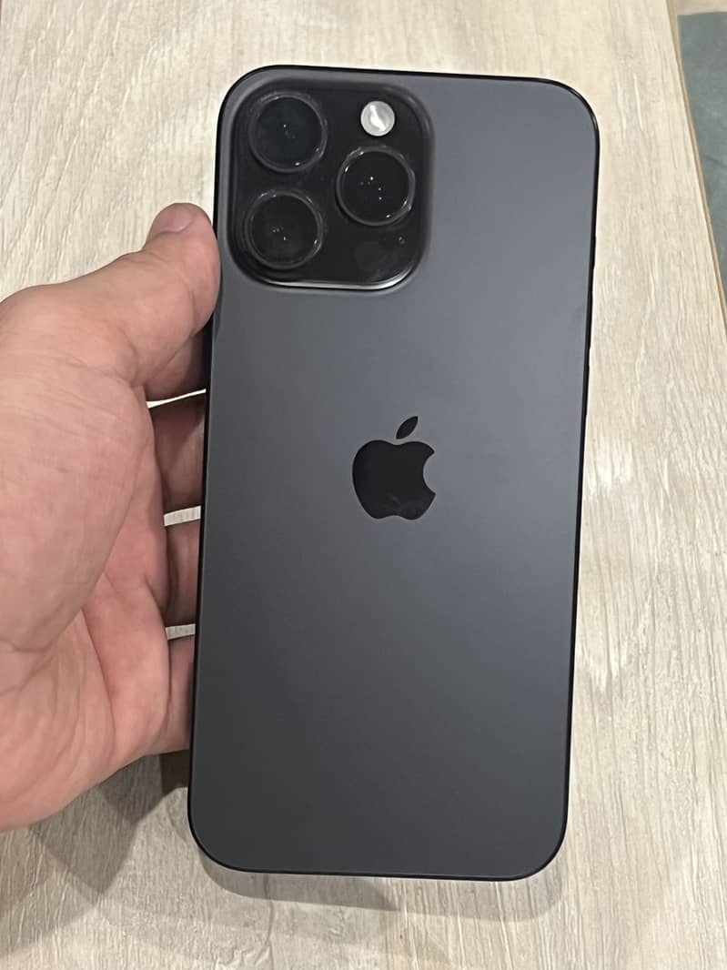 Apple iPhone 16 Pro Max 2