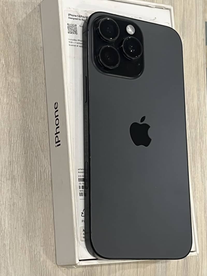 Apple iPhone 16 Pro Max 8