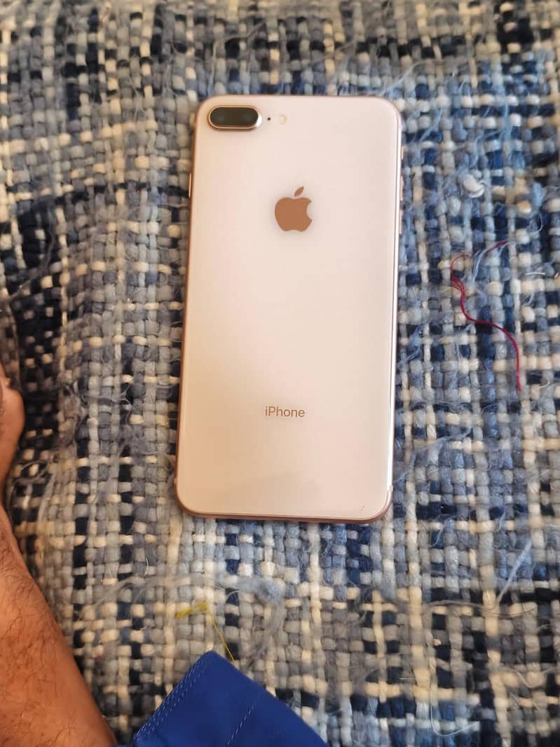 Apple iPhone 8 Plus 1