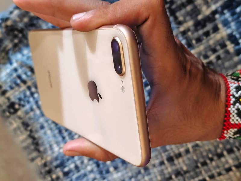 Apple iPhone 8 Plus 4