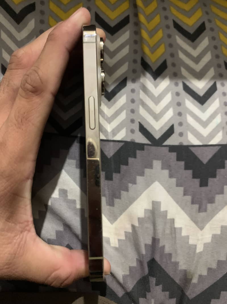 Apple iPhone 14 Pro 4