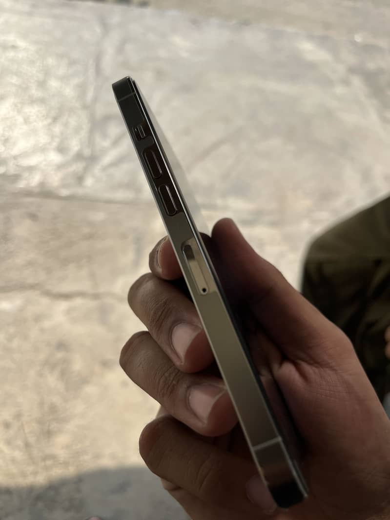 Apple iPhone 13 Pro 4
