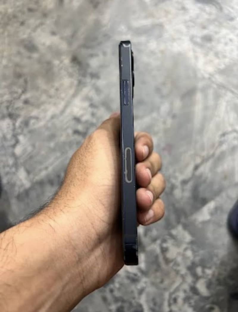 Apple iPhone 12 2