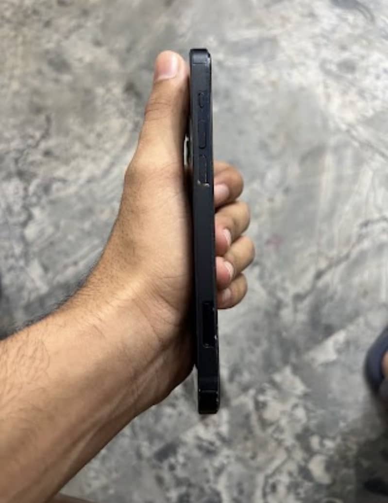Apple iPhone 12 3