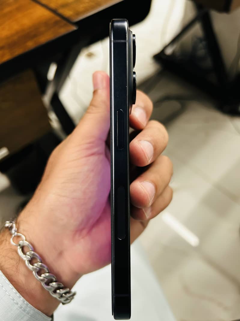 Apple iPhone 15 Pro 1