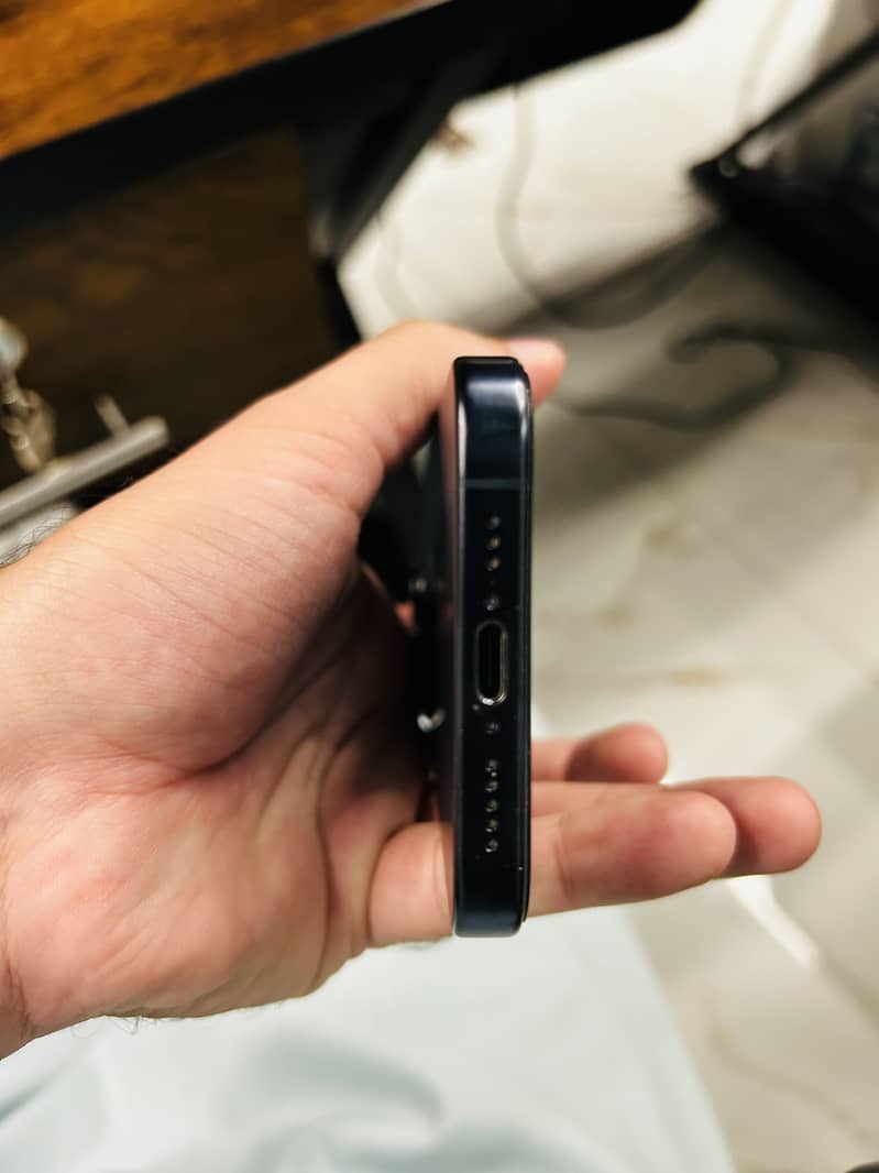 Apple iPhone 15 Pro 2