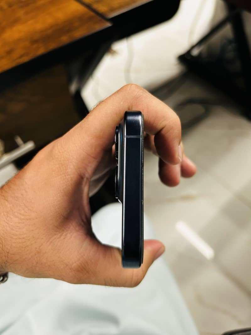 Apple iPhone 15 Pro 3