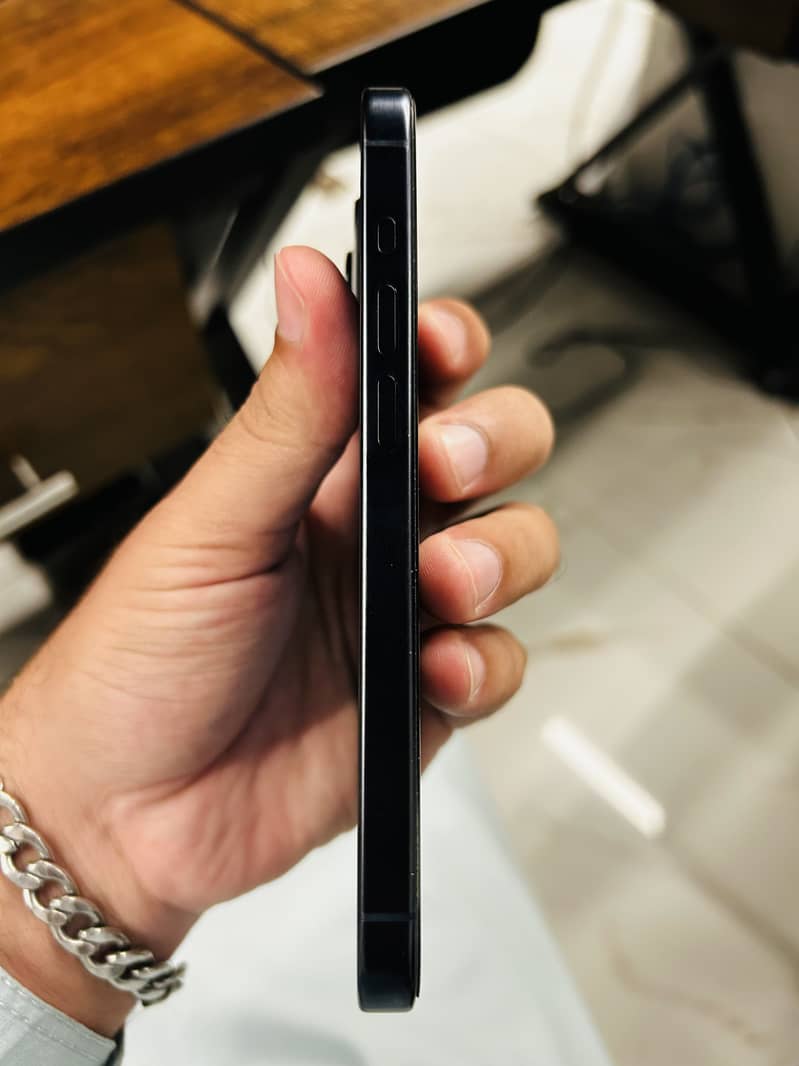 Apple iPhone 15 Pro 4