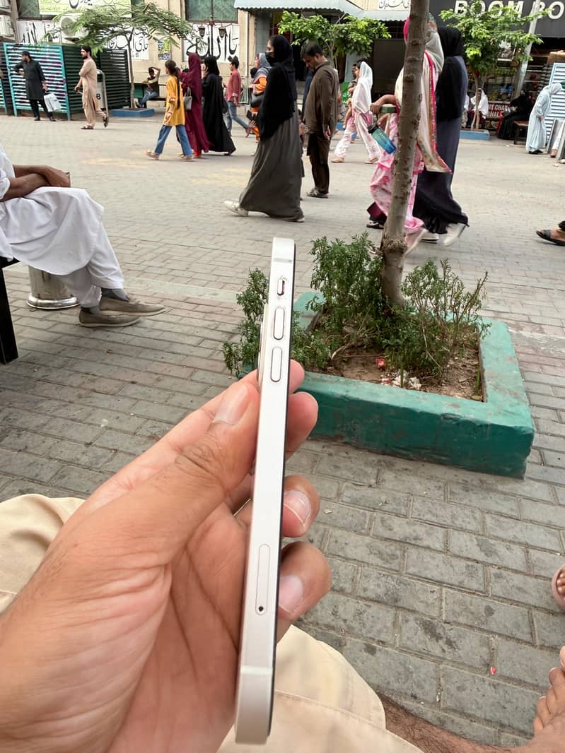 Apple iPhone 12 3