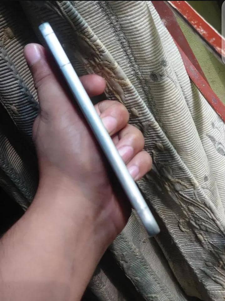 Samsung Mobile S22 Plus 1