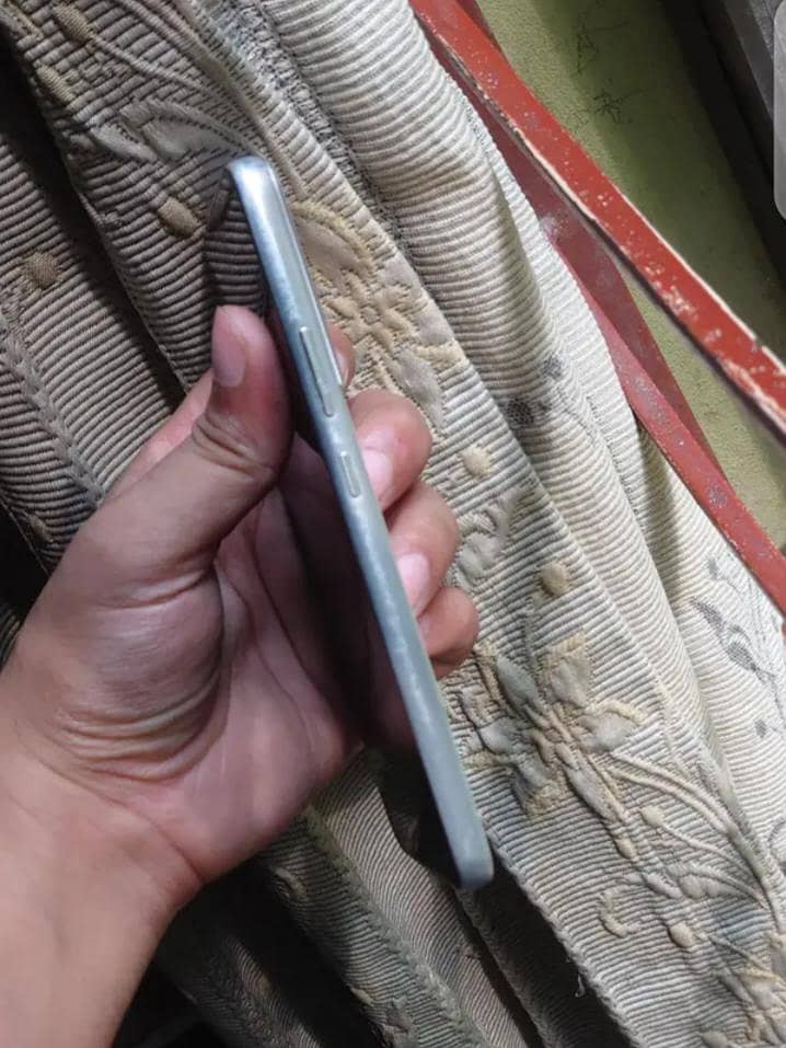 Samsung Mobile S22 Plus 2