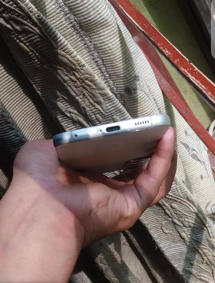 Samsung Mobile S22 Plus 3