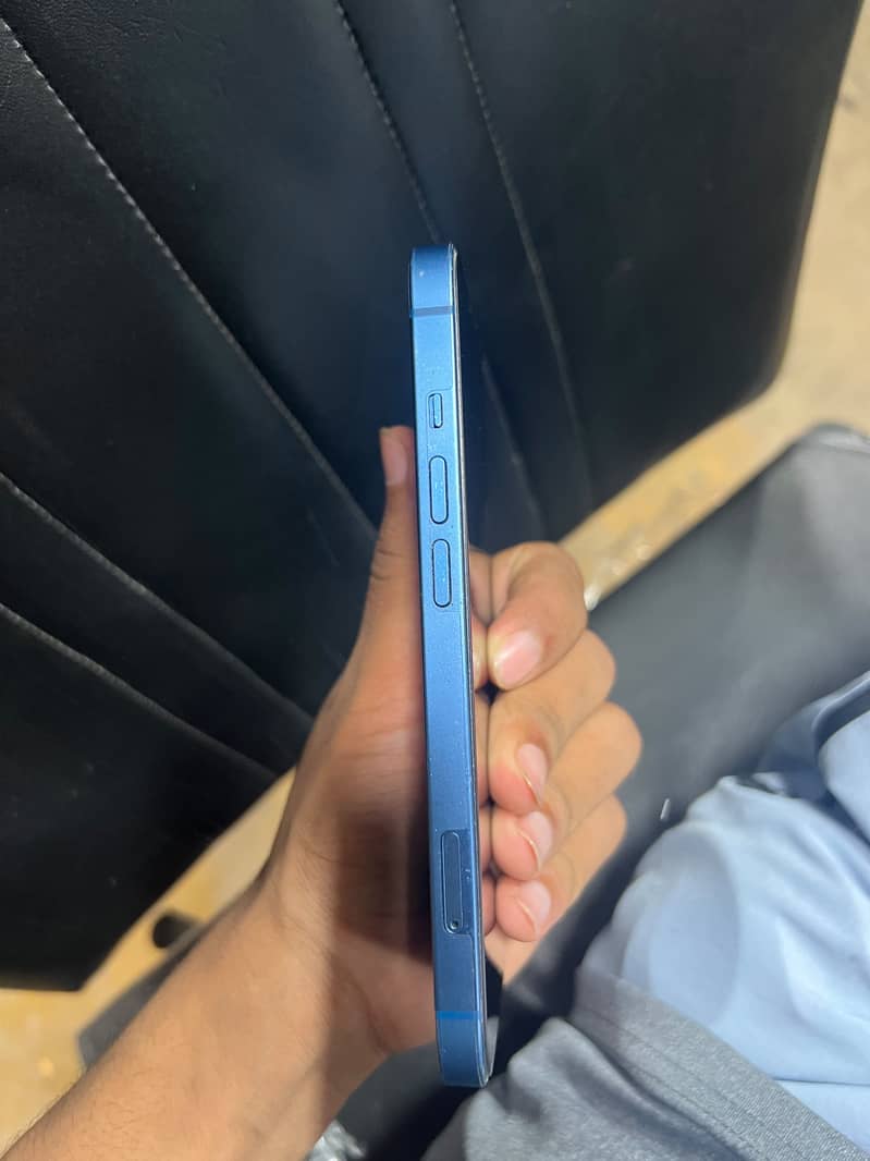 Apple iPhone 13 2