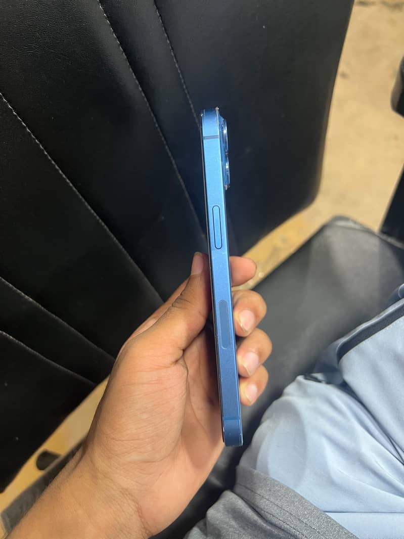 Apple iPhone 13 4