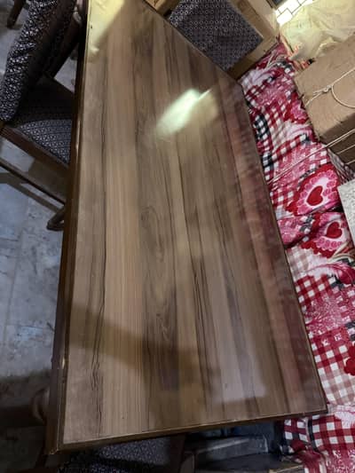 Dinnig table with 6 chairs