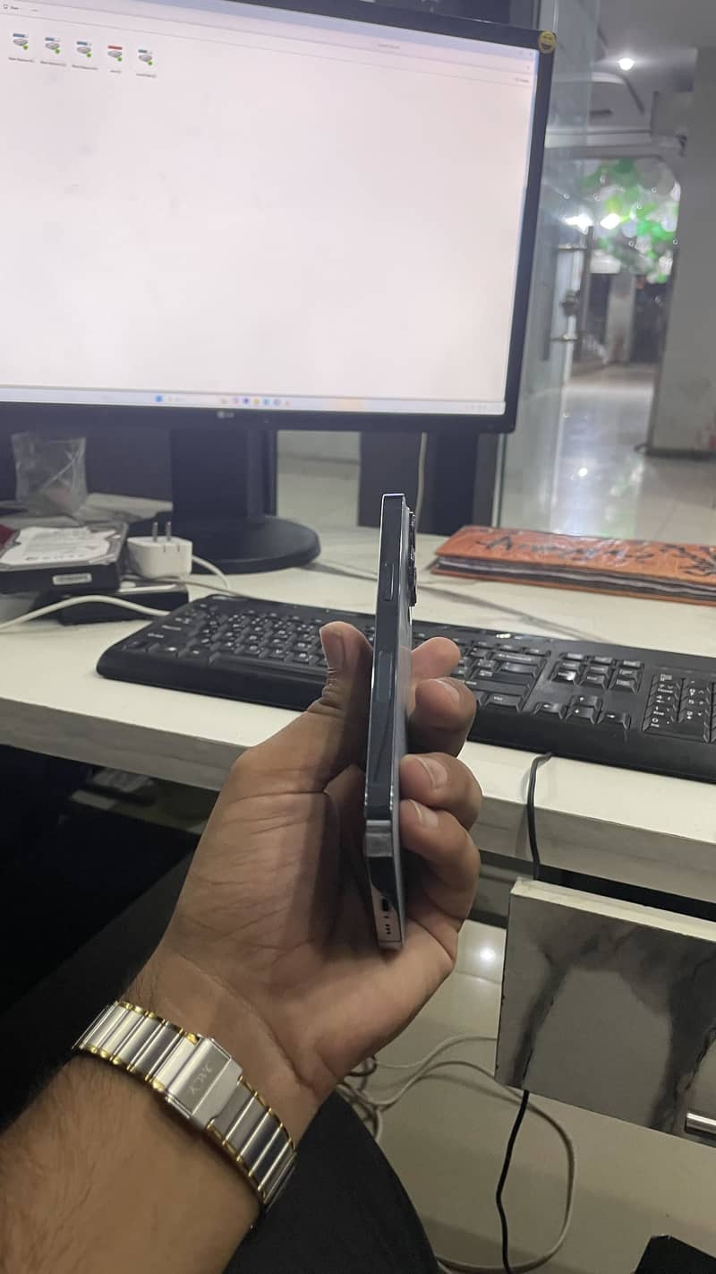 Apple iPhone 13 Pro 3