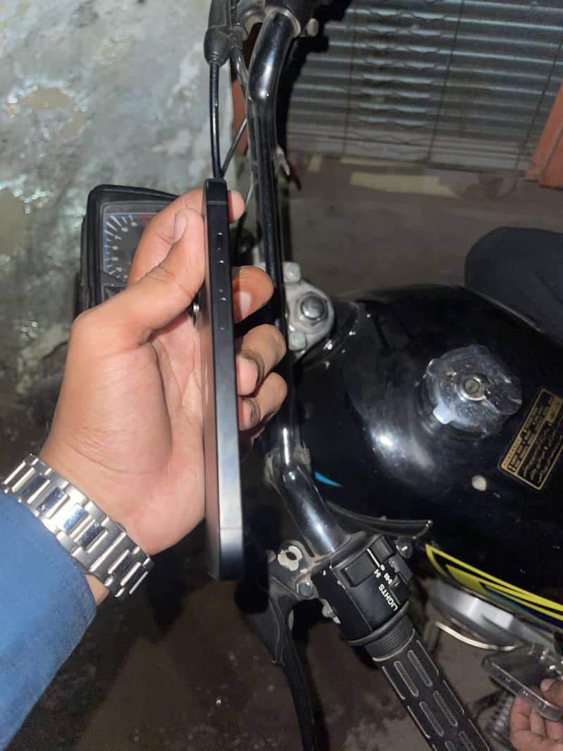 Apple iPhone 15 Pro 2
