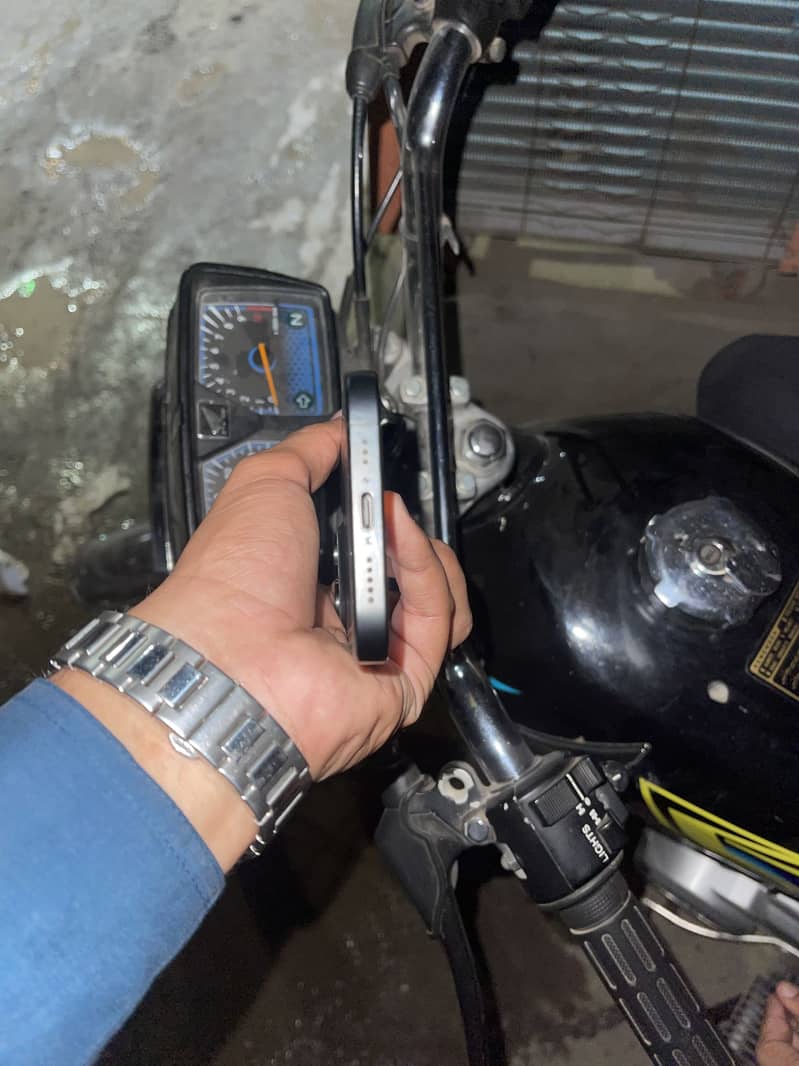 Apple iPhone 15 Pro 4