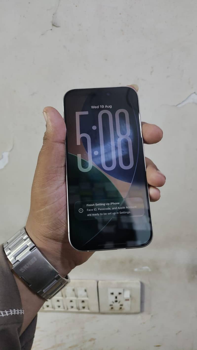 Apple iPhone 16 Pro Max 2