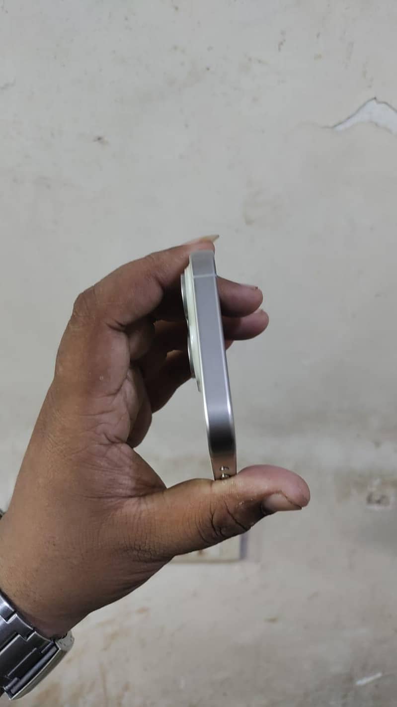 Apple iPhone 16 Pro Max 3