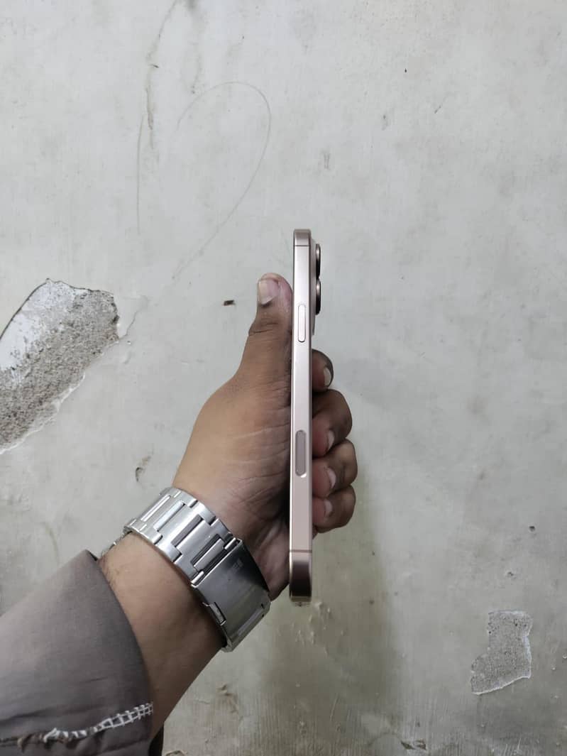 Apple iPhone 16 Pro Max 8