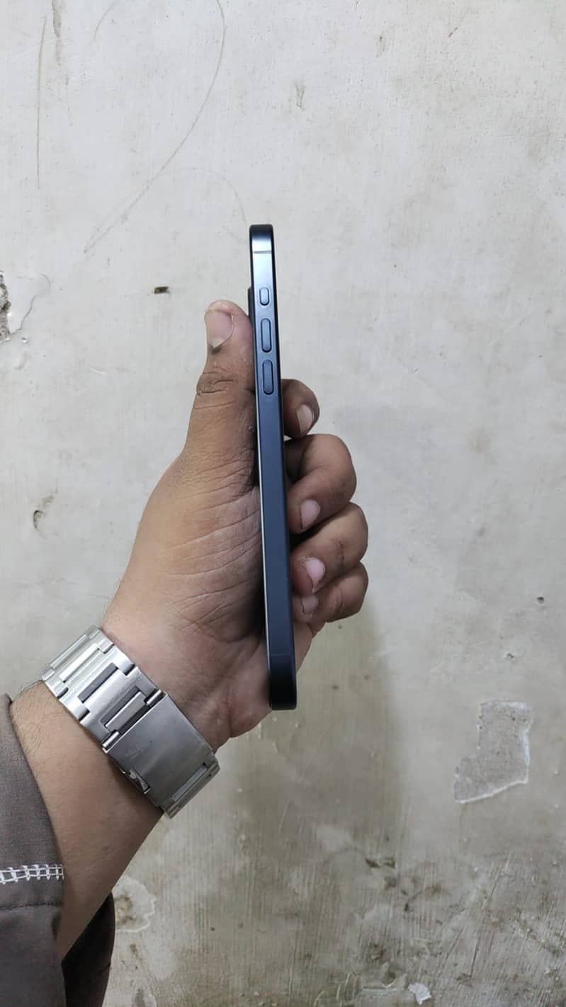 Apple iPhone 16 Pro Max 9