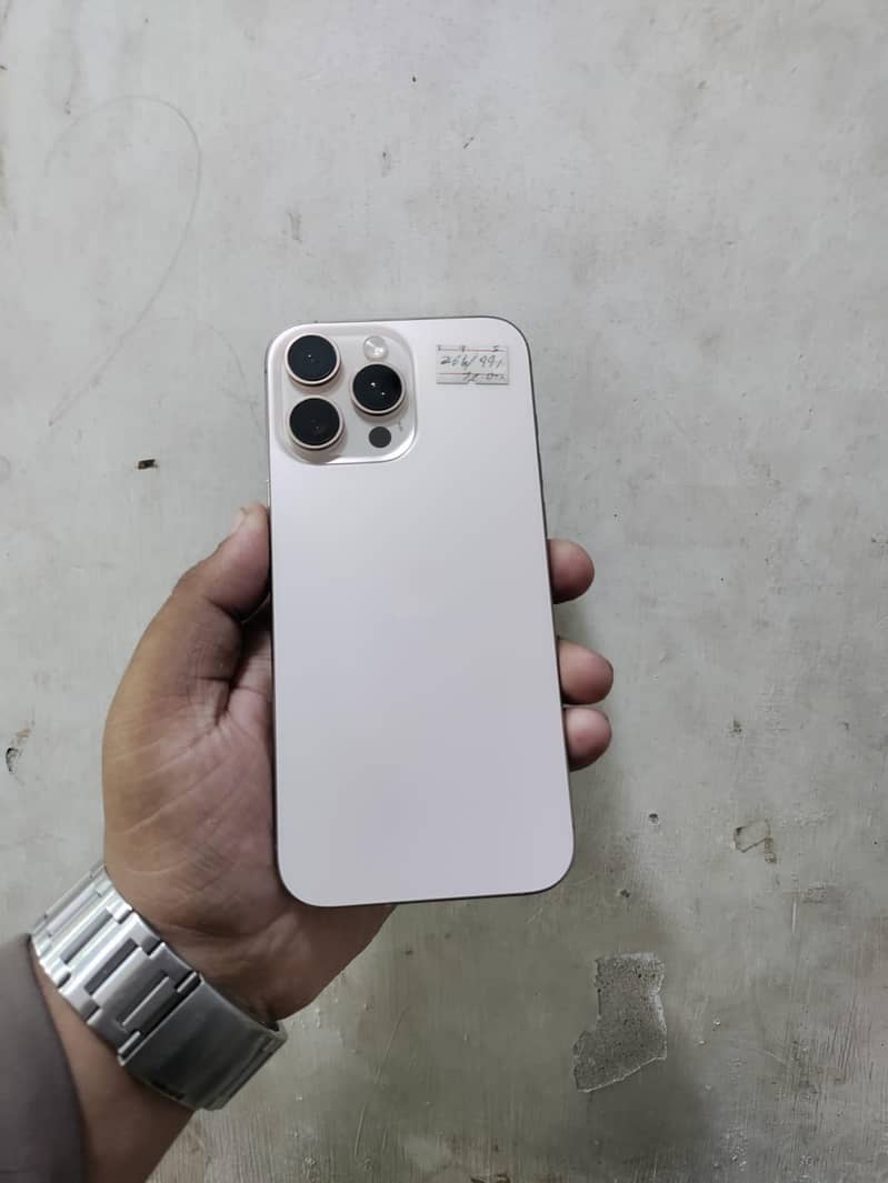 Apple iPhone 16 Pro Max 10