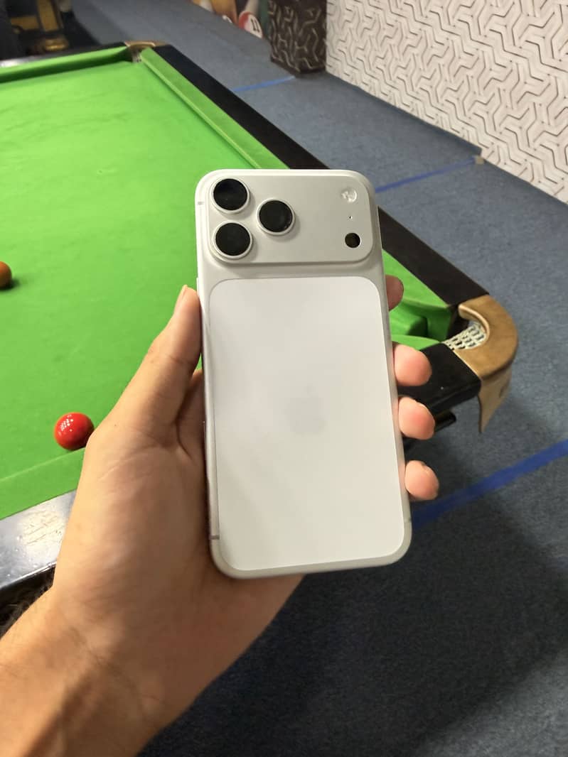 Apple iPhone 17 Pro Max 1
