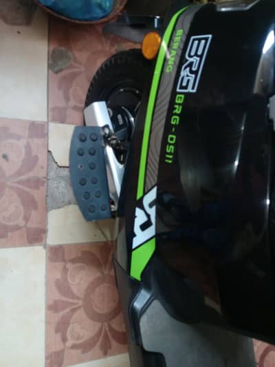 BRG D-511 Electric Scooty