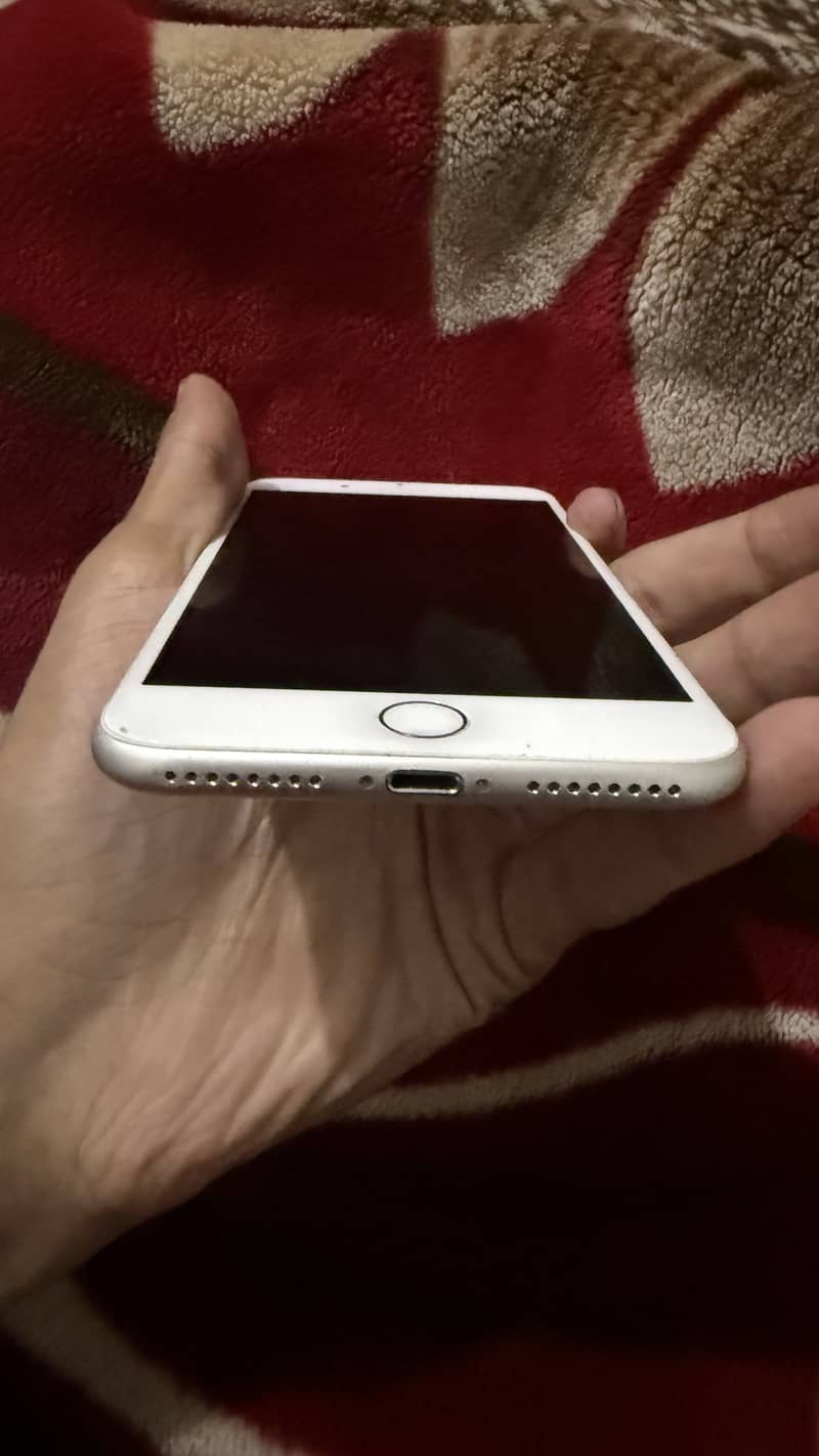 Apple iPhone 7 Plus 6