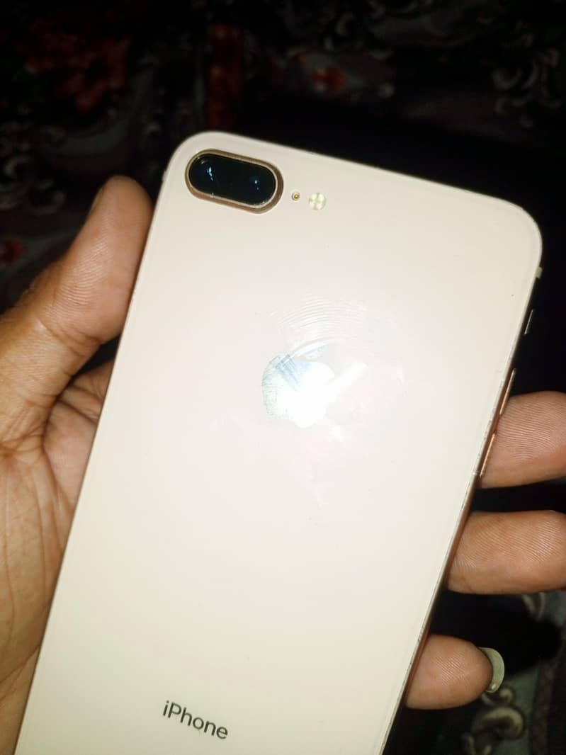 Apple iPhone 8 Plus 1