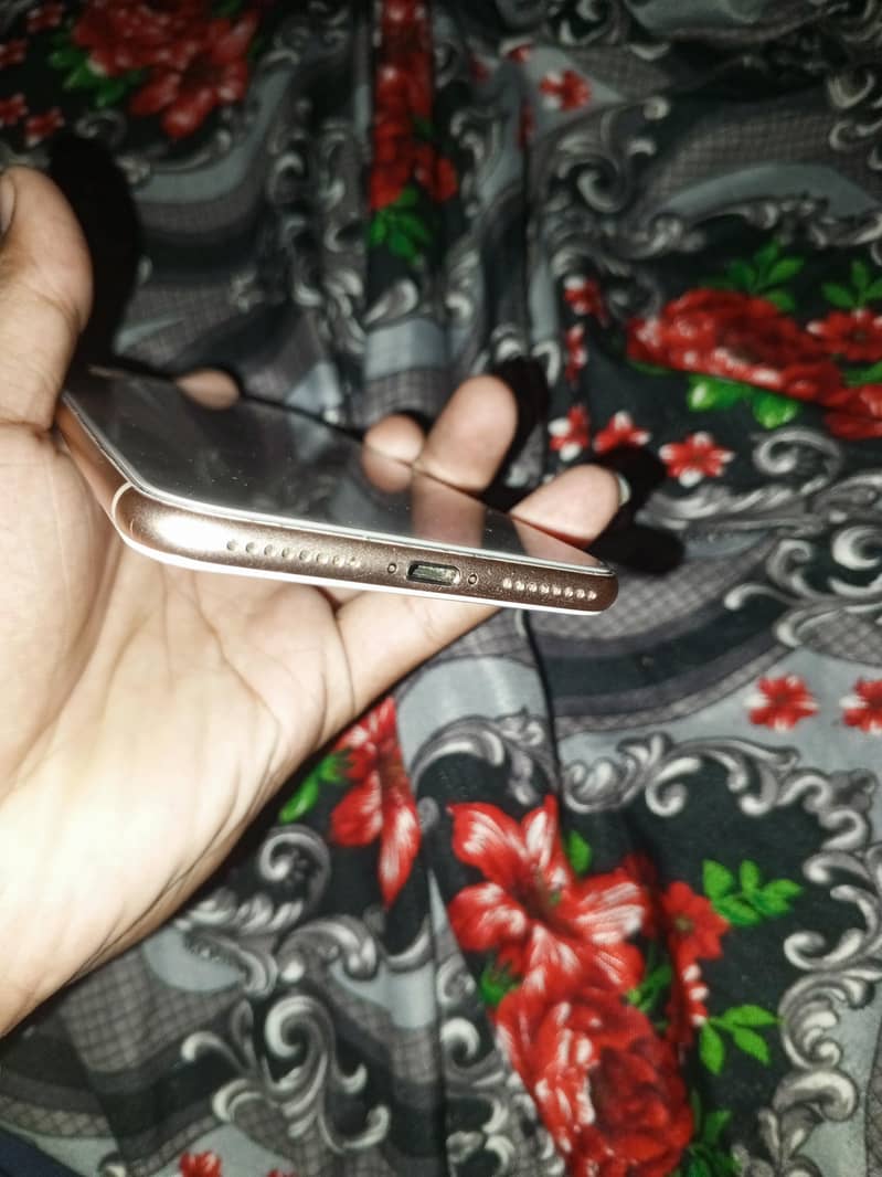 Apple iPhone 8 Plus 2