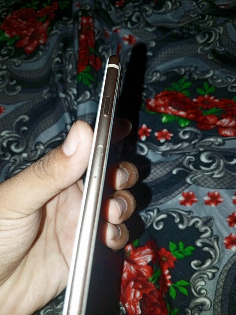Apple iPhone 8 Plus 3
