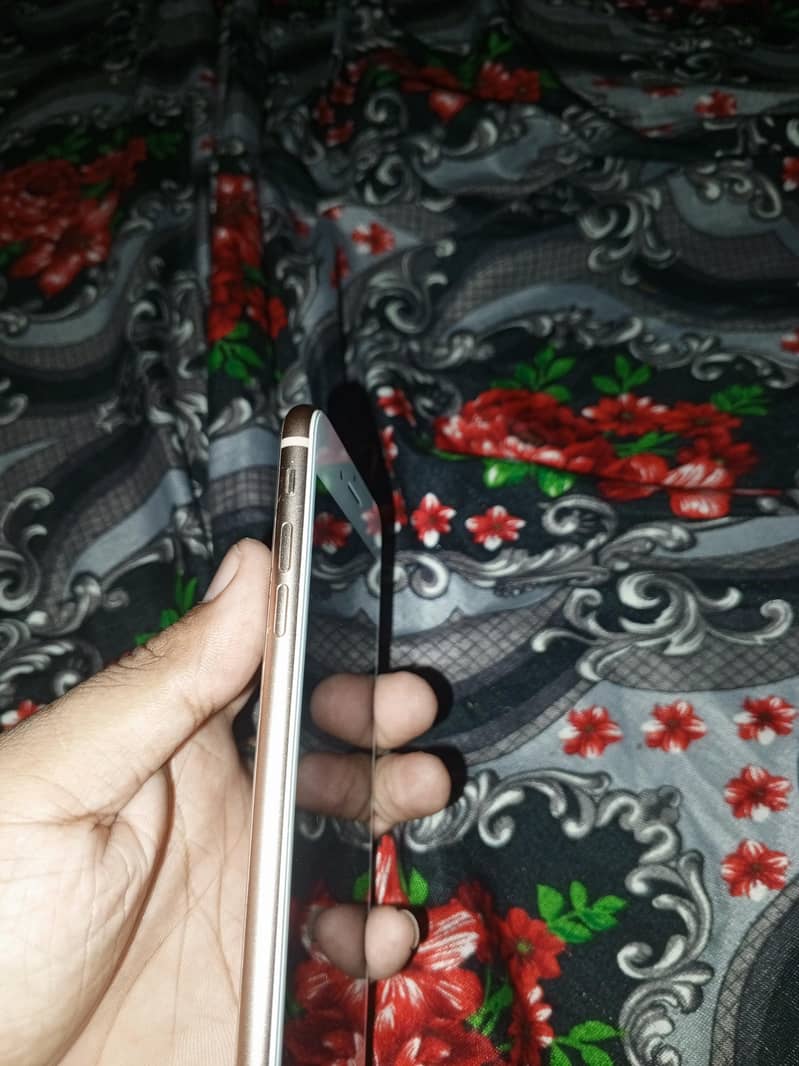 Apple iPhone 8 Plus 4