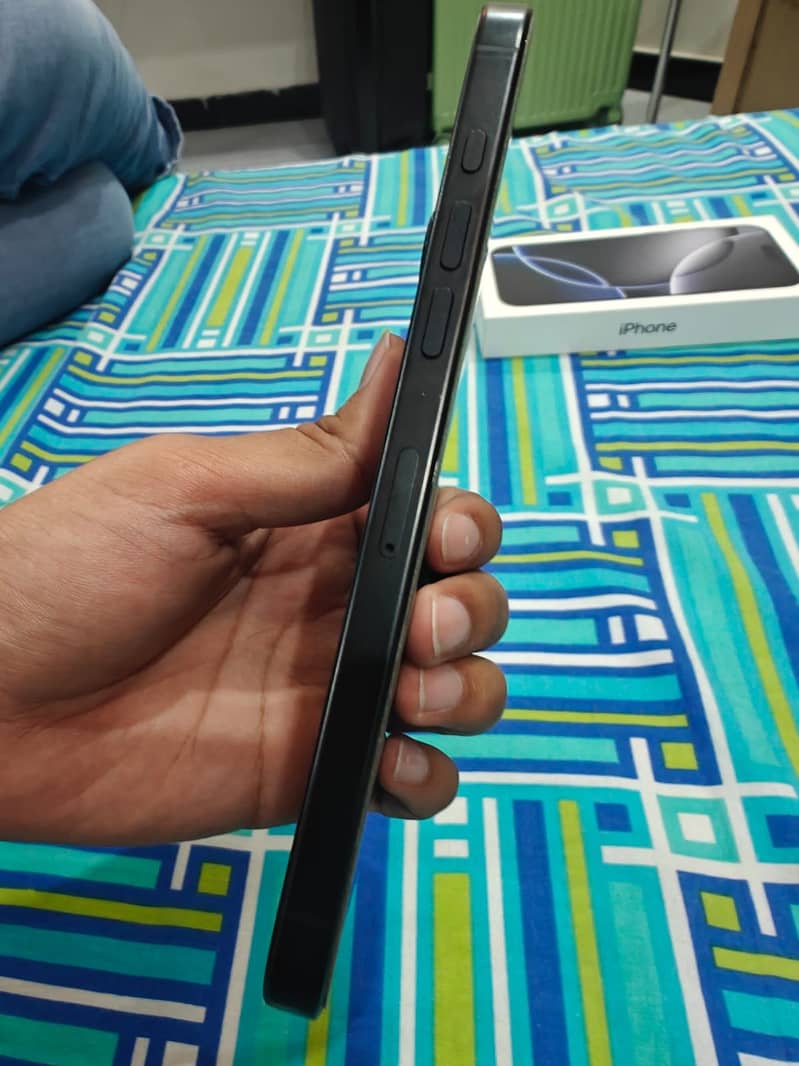 Apple iPhone 16 Pro Max 2