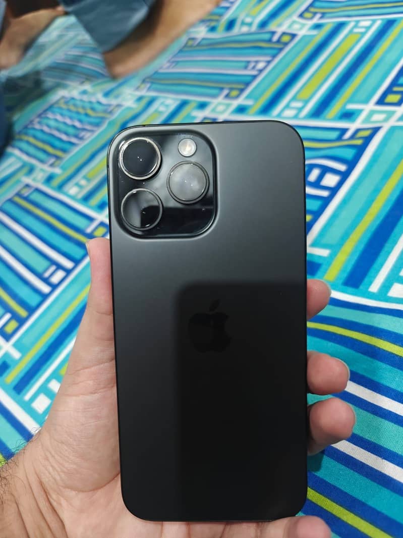 Apple iPhone 16 Pro Max 8