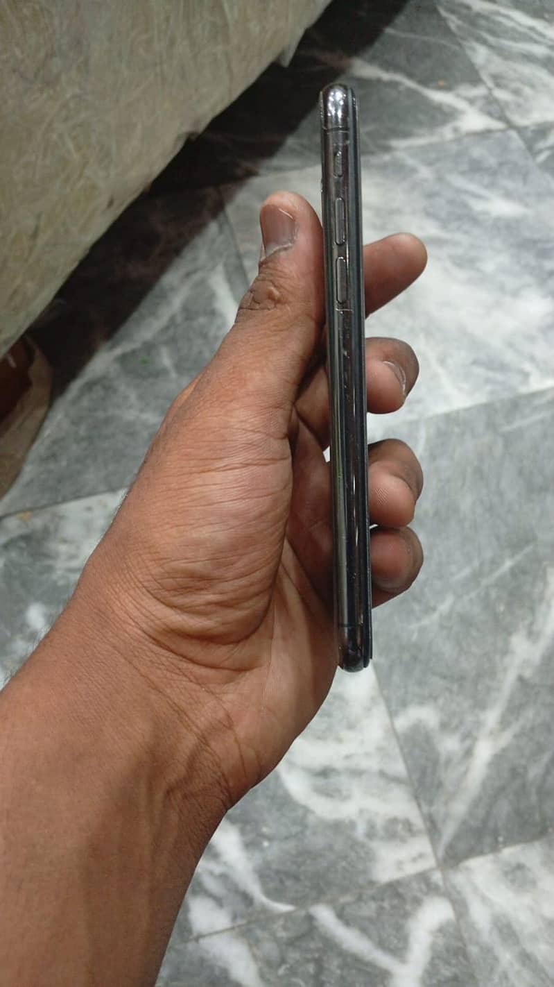 Apple iPhone X 3